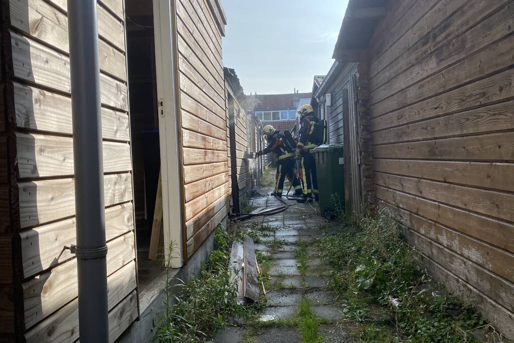 Brand in achtertuin van woning