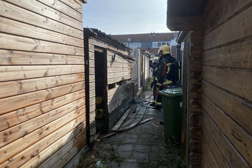 Brand in achtertuin van woning