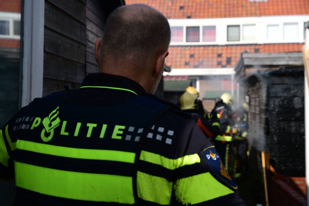 Brand in achtertuin van woning