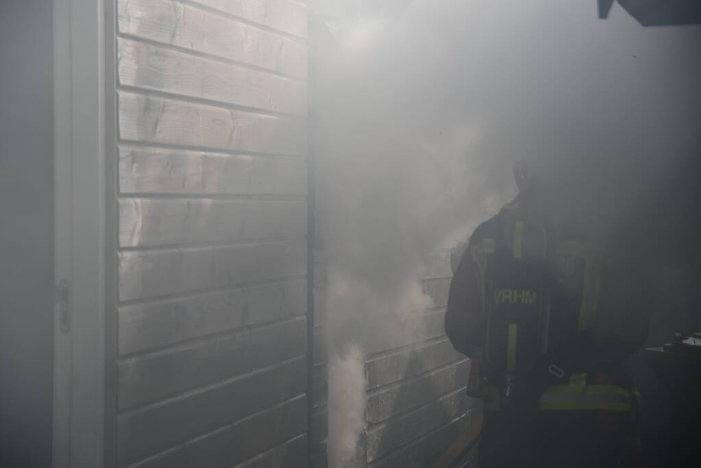 Brand in achtertuin van woning