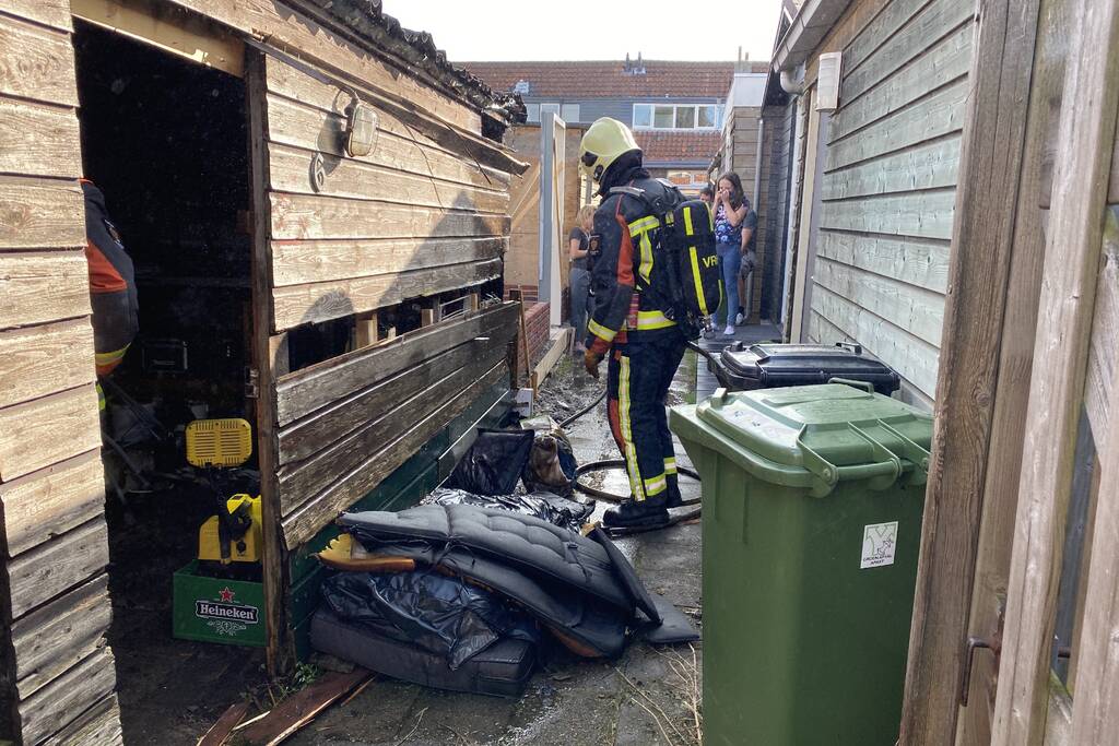 Brand in achtertuin van woning