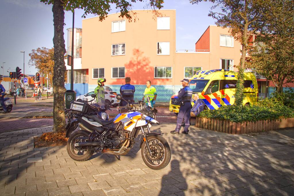 Scooterrijder en fietser botsen op elkaar