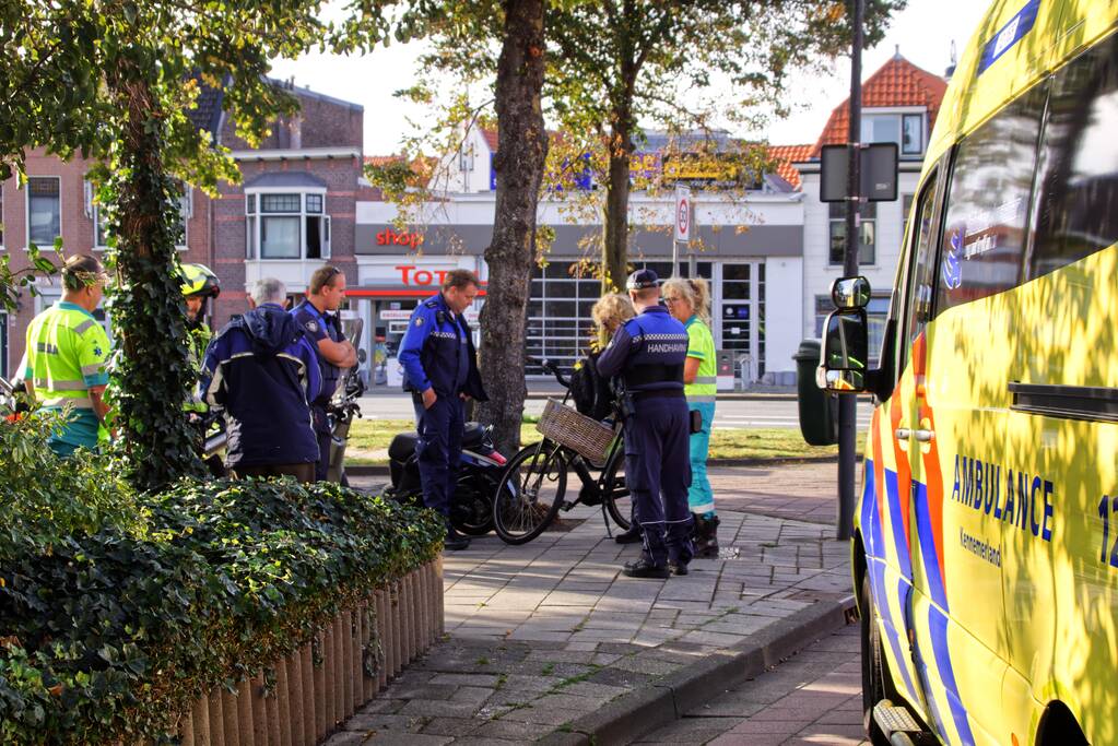 Scooterrijder en fietser botsen op elkaar
