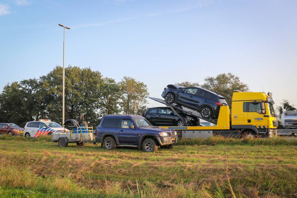 Snelweg enige tijd afgesloten door ongeval met forse schade