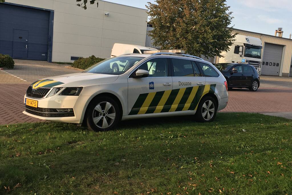 Politie neemt meerdere voertuigen in beslag