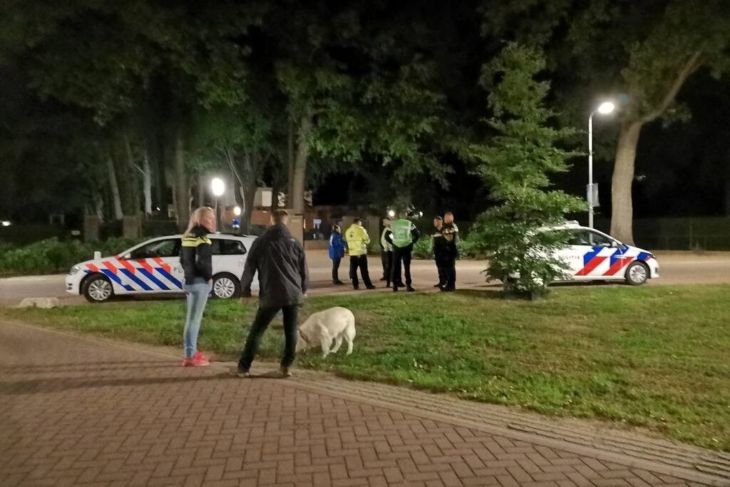 Politie zoekt met helikopter en speurhonden naar vermiste vrouw