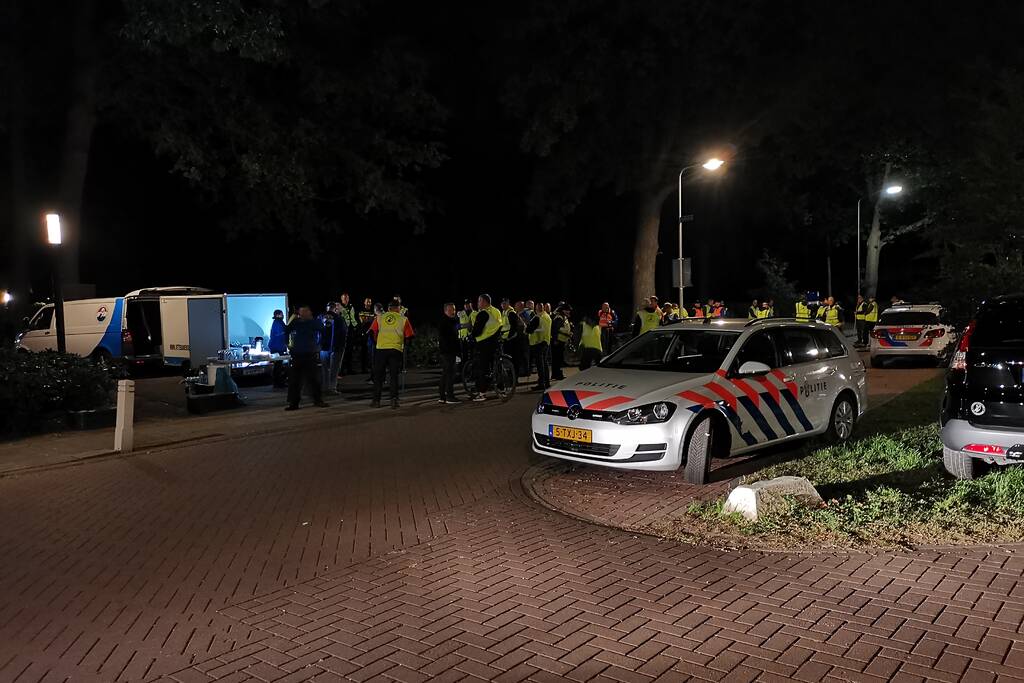 Politie zoekt met helikopter en speurhonden naar vermiste vrouw