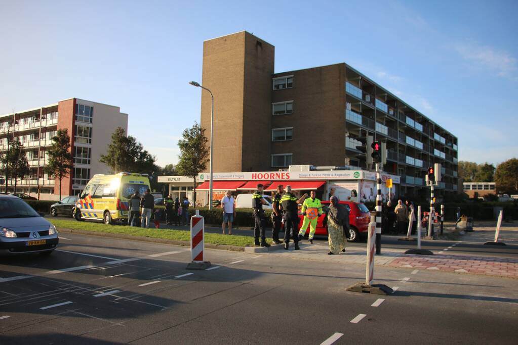 Voetganger zwaargewond na aanrijding met auto