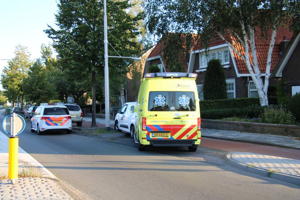 Fietser aangereden door bestelbus