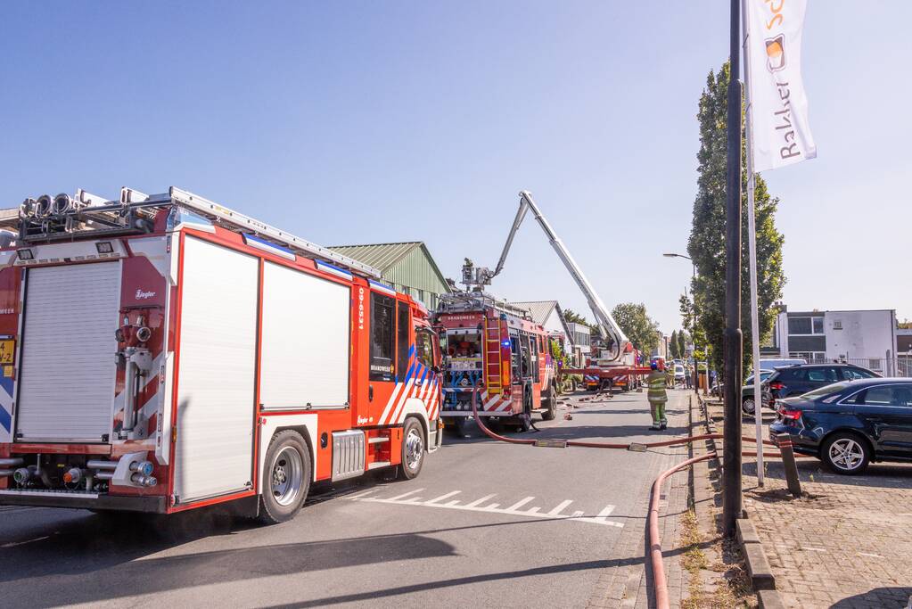 Brand in dakbeschot van woning