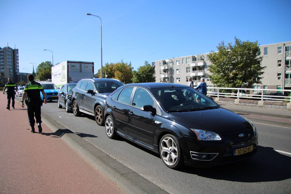 Veel schade bij kop-staartbotsing