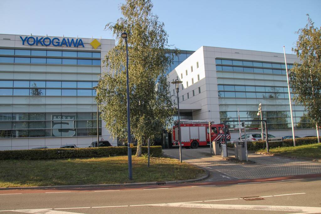 Vijver in bedrijfsgebouw Yokogawa stroomt over