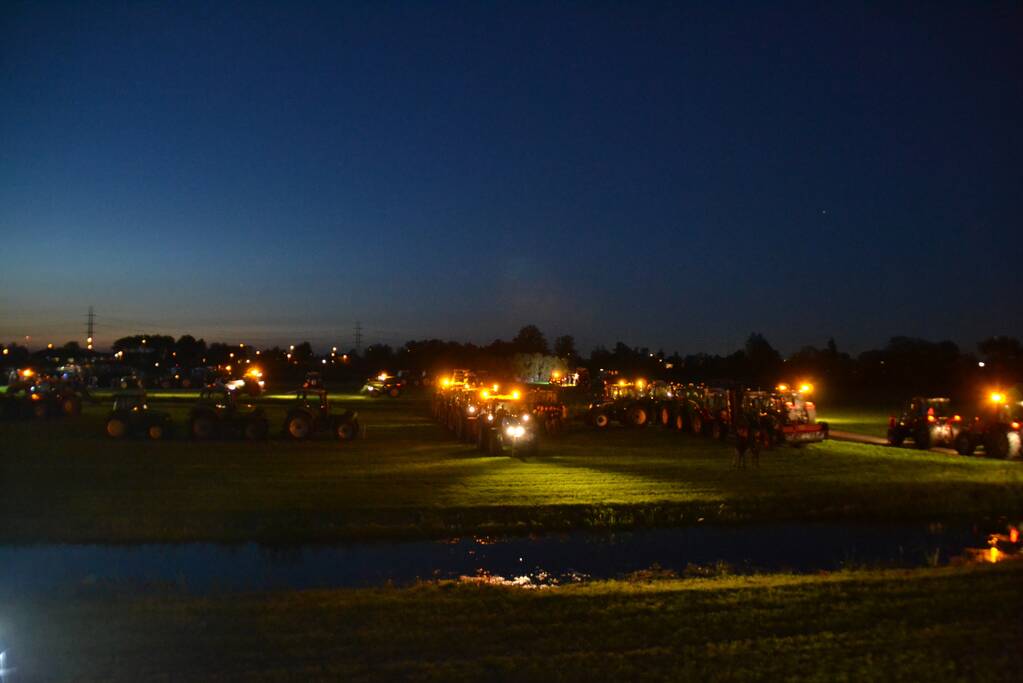 Veel trekkers bij demonstratie op weiland