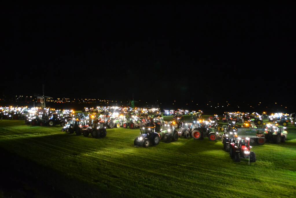 Veel trekkers bij demonstratie op weiland