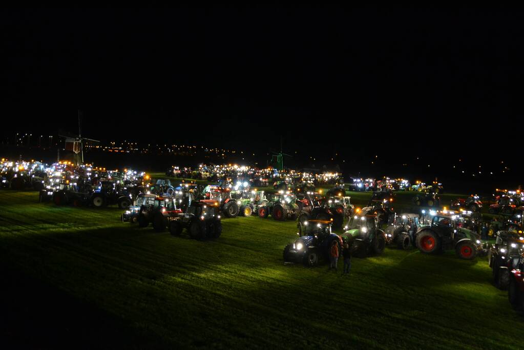 Veel trekkers bij demonstratie op weiland