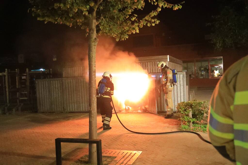 Papiercontainer verwoest door brand