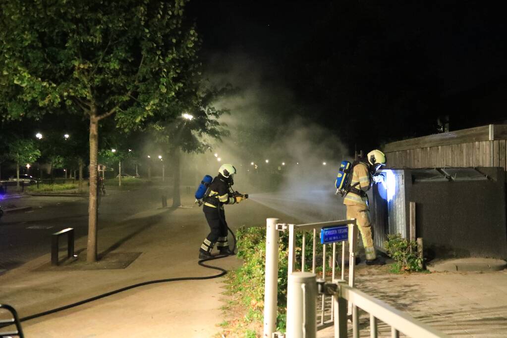 Papiercontainer verwoest door brand