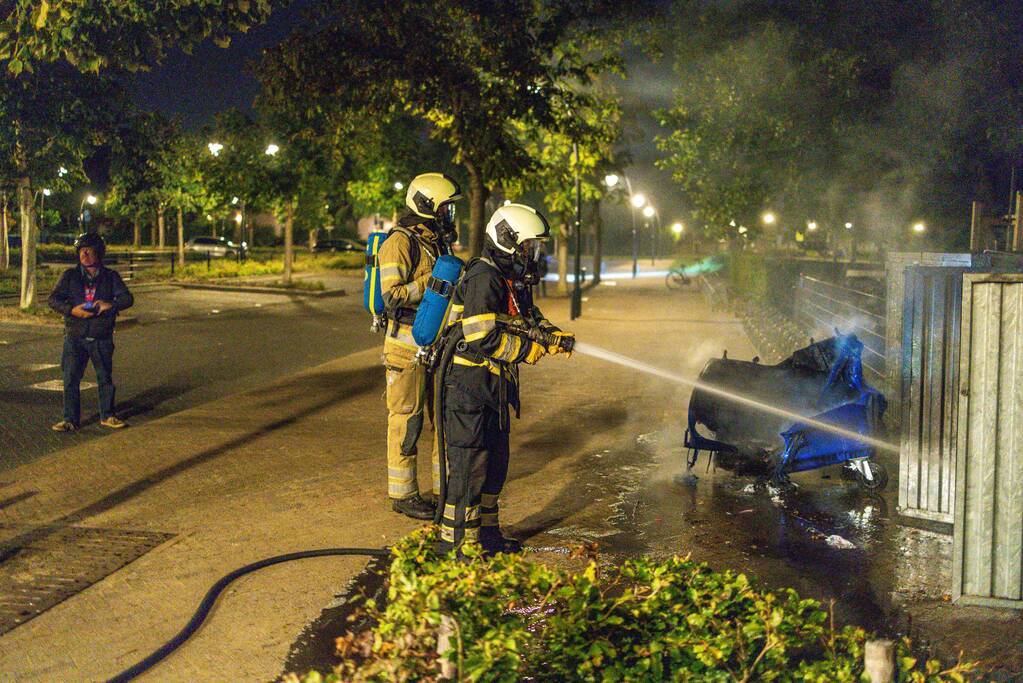 Papiercontainer verwoest door brand