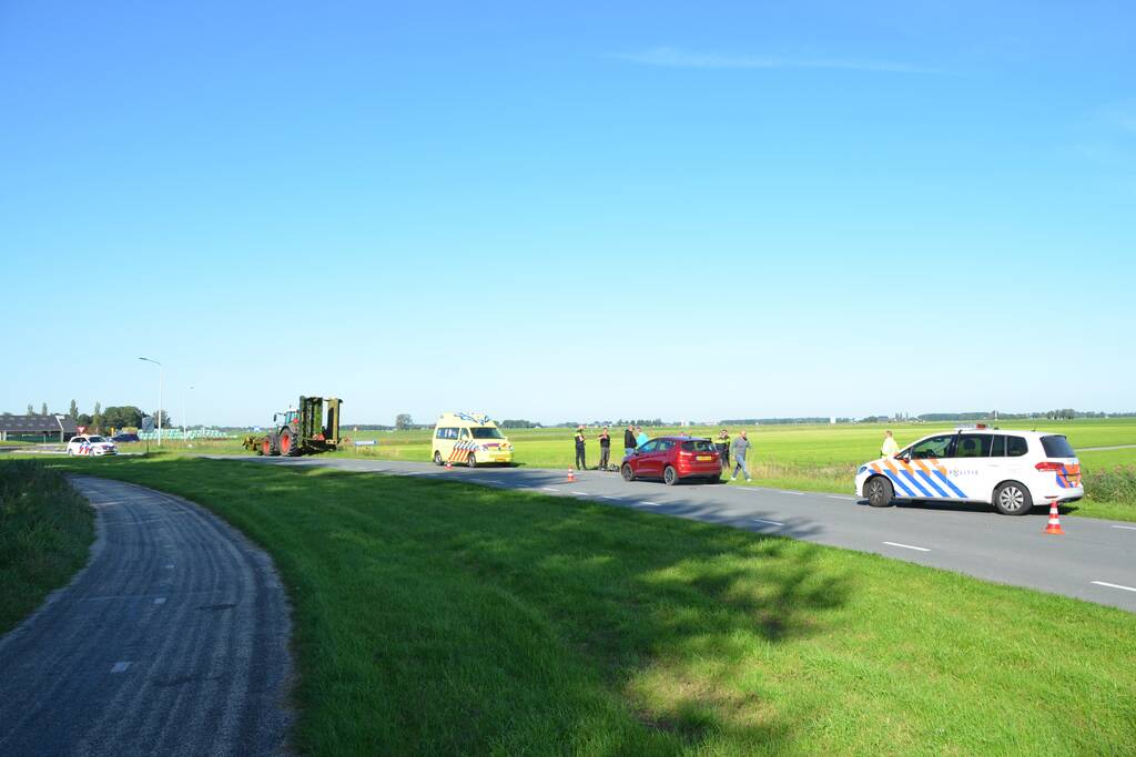 Motor belandt in sloot na aanrijding met auto