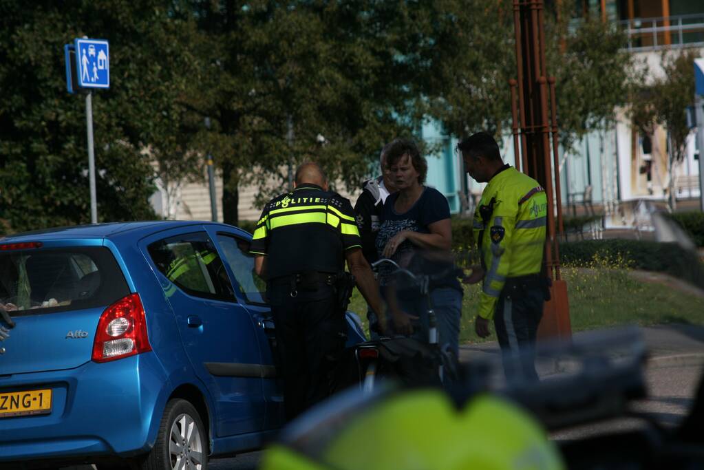 Vrouw gewond na aanrijding