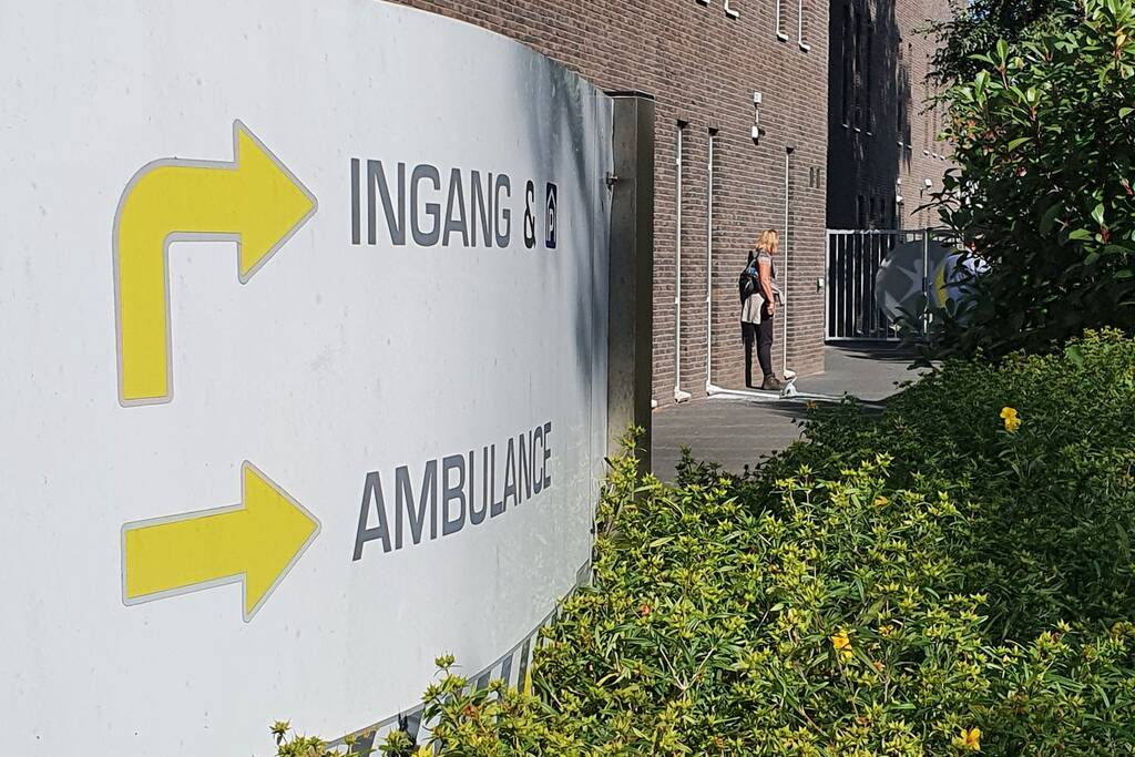 Raam gesneuveld bij inbraak gezondheidscentrum