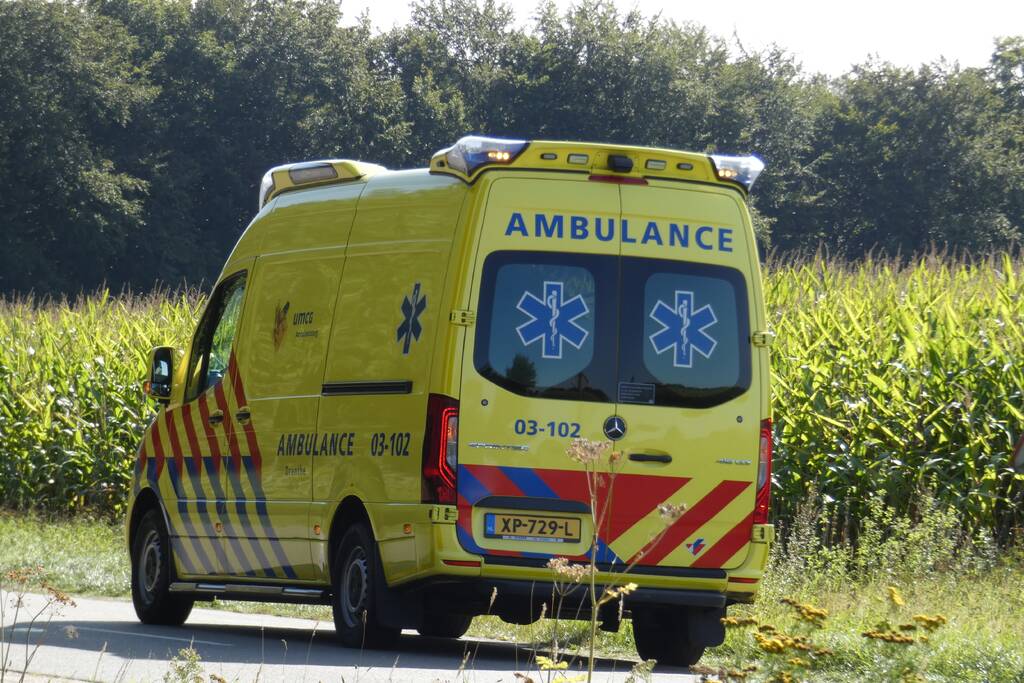 Motorrijder gaat onderuit en raakt gewond