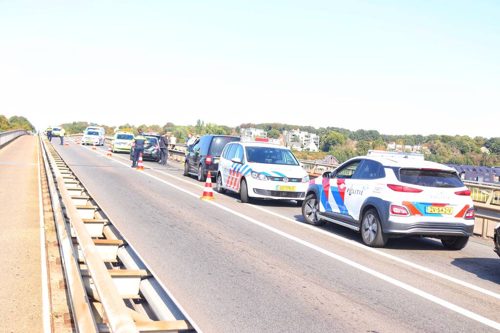 Weg dicht na kop-staart botsing