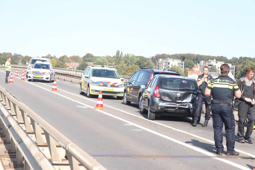 Weg dicht na kop-staart botsing