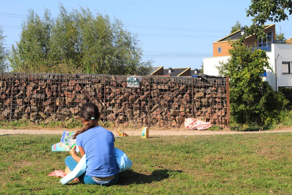 Kinderen vinden egel in nood bij actie WorldCleanupDay