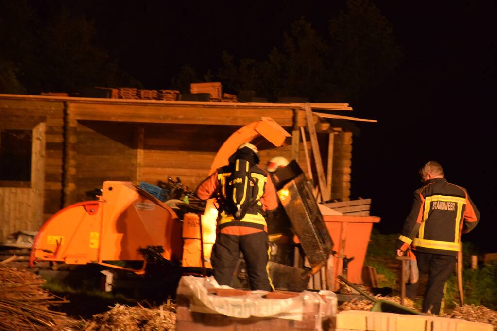 Veel rook bij brand in aanhanger