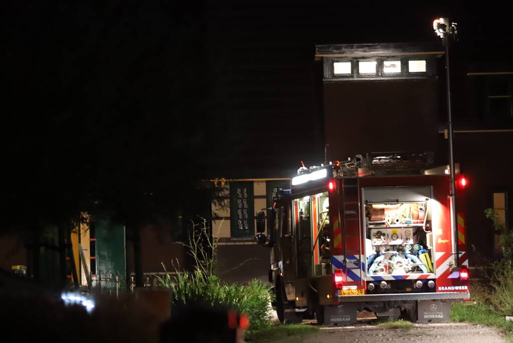 Veel rook bij brand in aanhanger