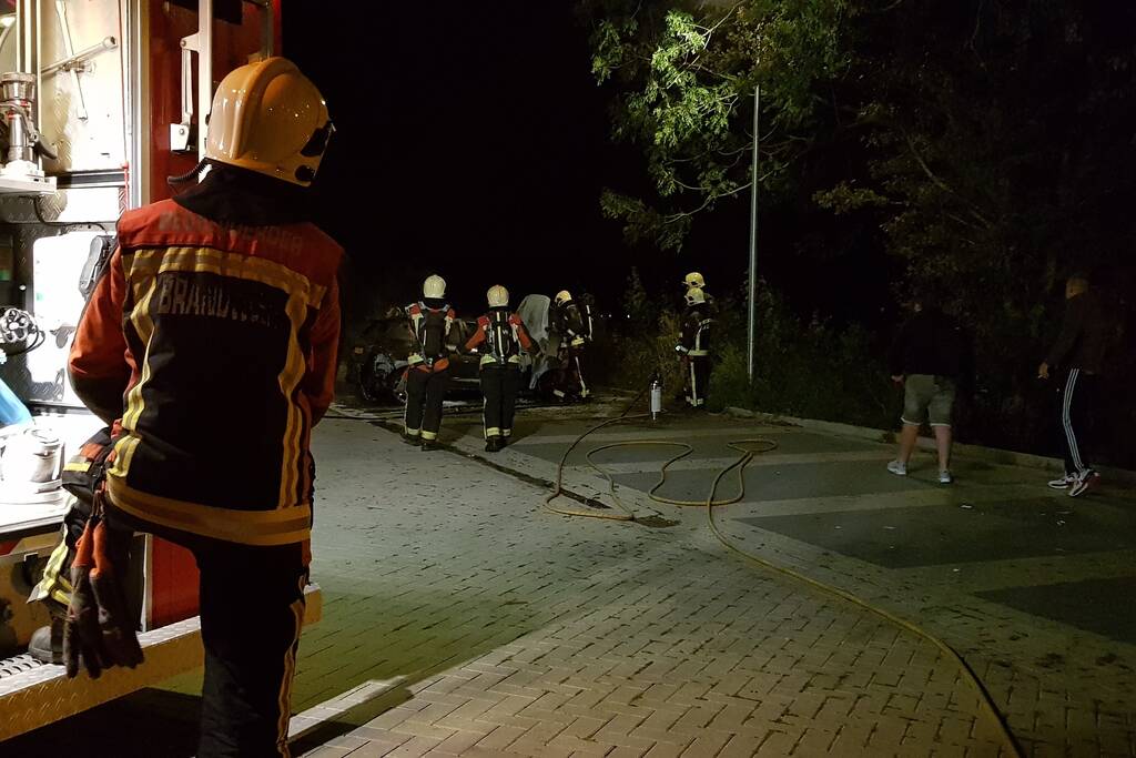 Flinke autobrand op parkeerplaats