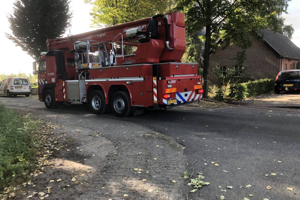 Grote schuurbrand veroorzaakt flinke rookwolken