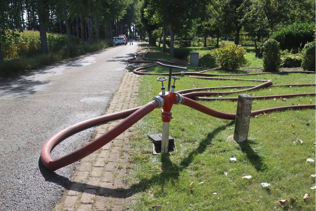 Grote schuurbrand veroorzaakt flinke rookwolken