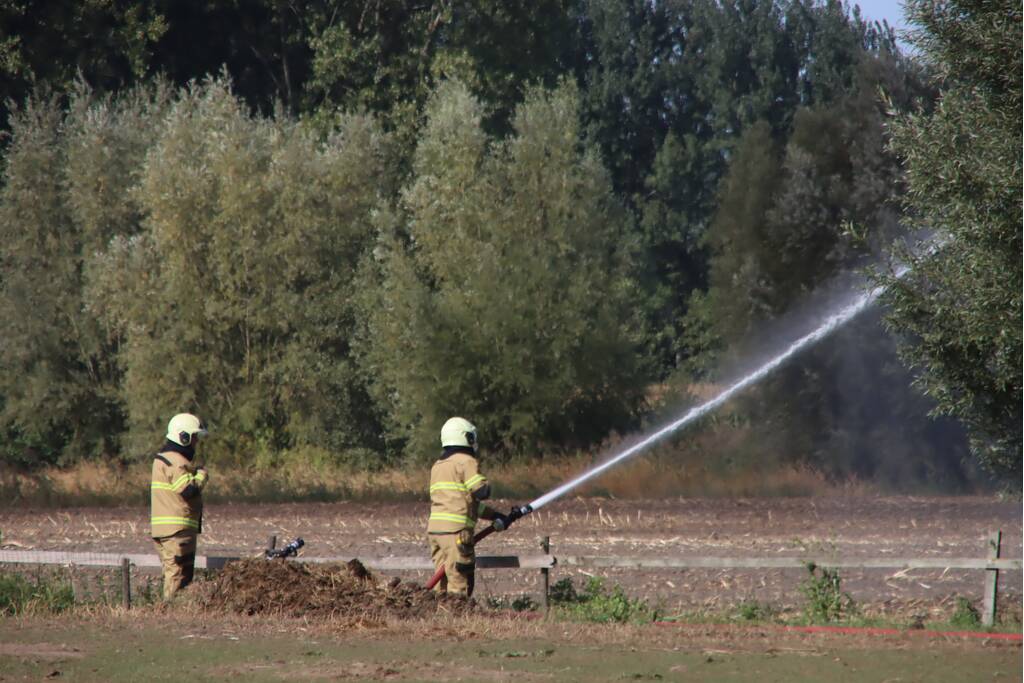 Grote schuurbrand veroorzaakt flinke rookwolken