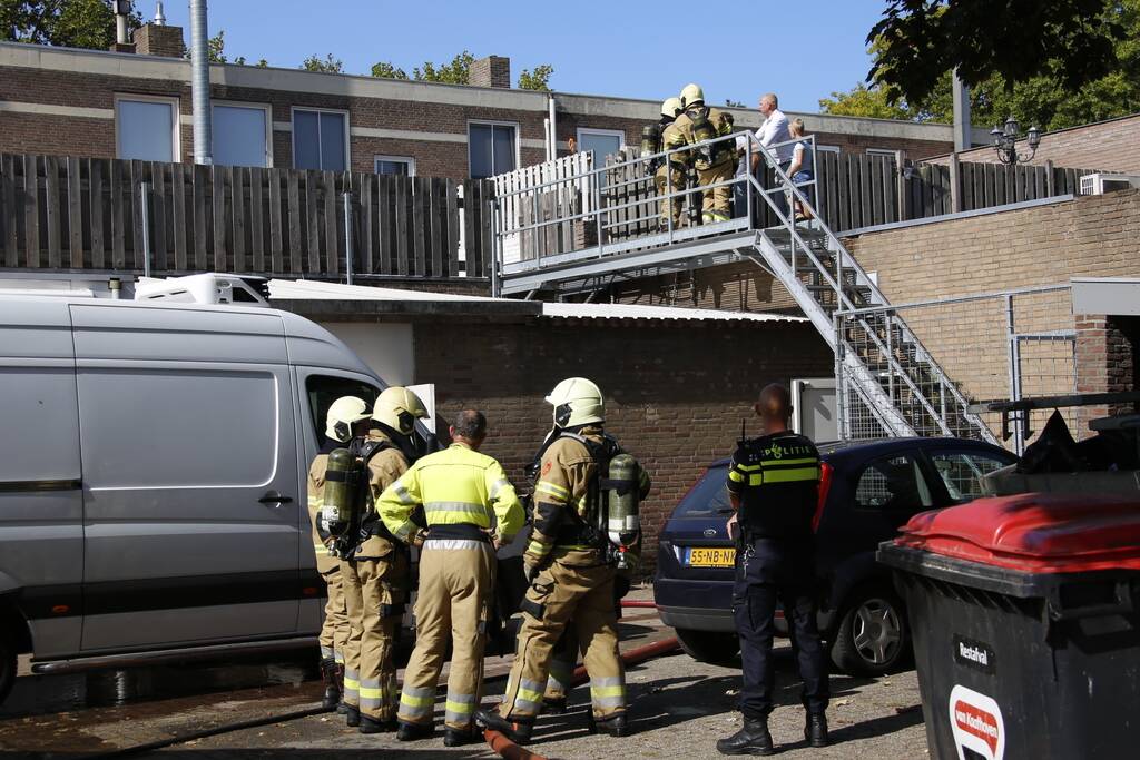 Flinke rookontwikkeling bij brand in appartement