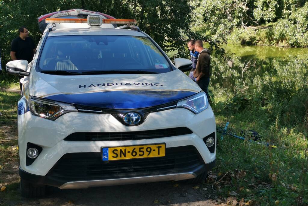 Magneetvissers halen gestolen kluis met urn uit water