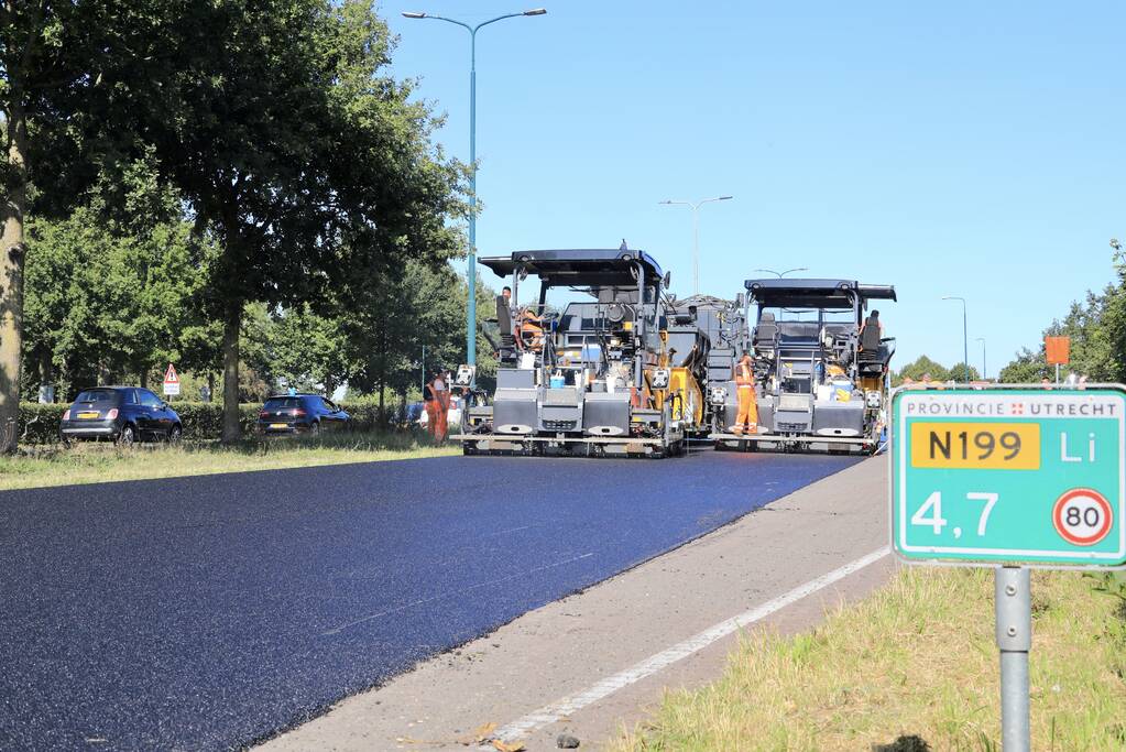 Asfaltering N199 in volle gang