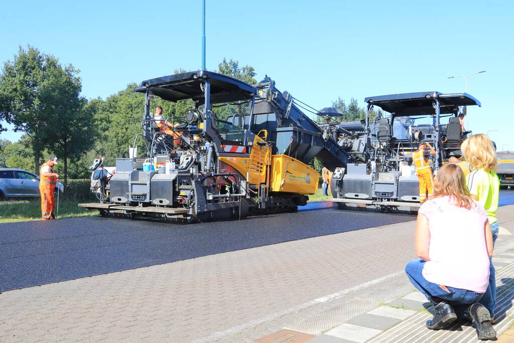 Asfaltering N199 in volle gang