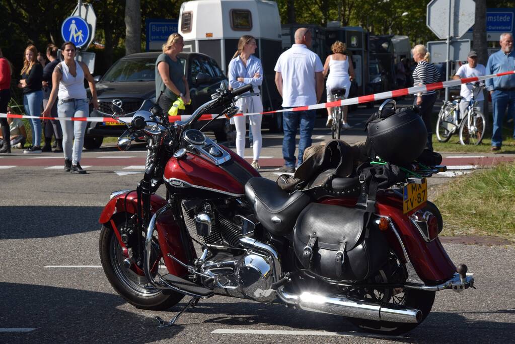 Gewonden na botsing tussen motor en personenauto