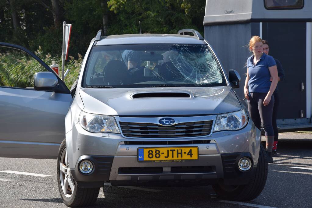 Gewonden na botsing tussen motor en personenauto
