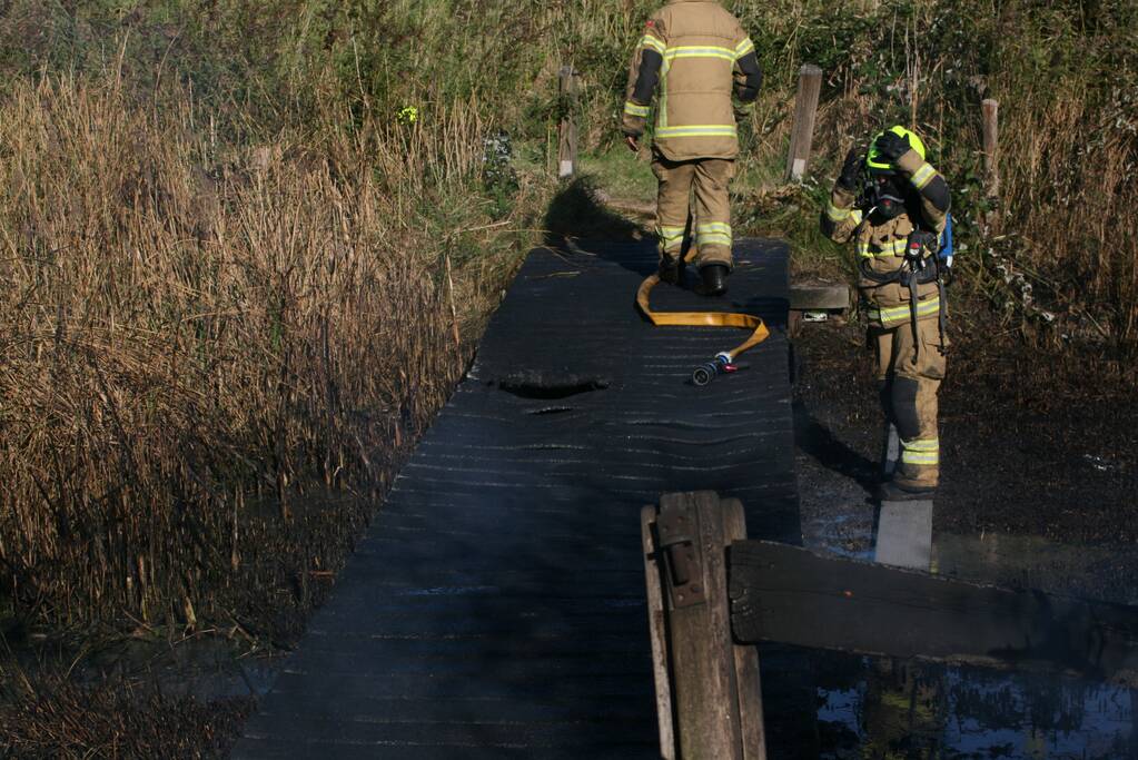 Brug in Quelderduyn gaat in vlammen op