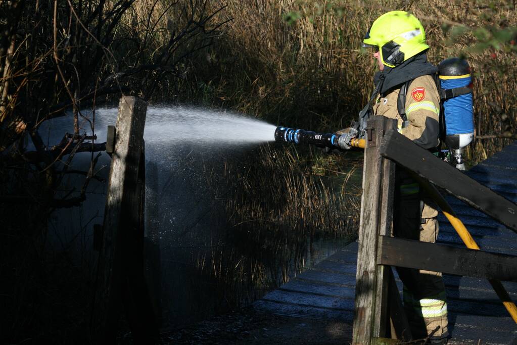 Brug in Quelderduyn gaat in vlammen op