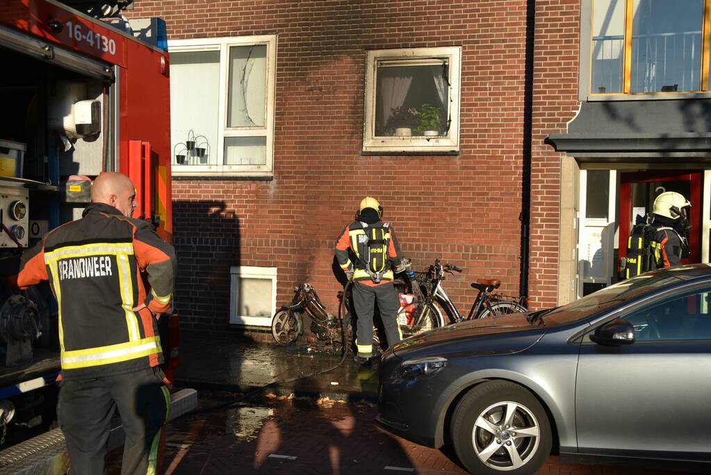 Appartementen beschadigd door scooterbrand