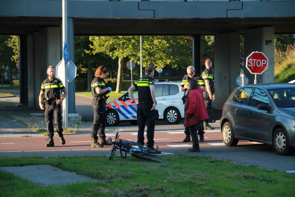 Overstekende fietser aangereden door automobiliste