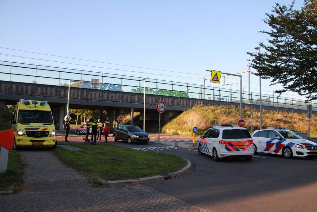 Overstekende fietser aangereden door automobiliste