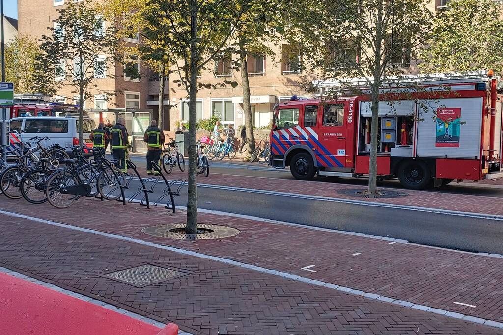 Brandweer ventileert woning na brand