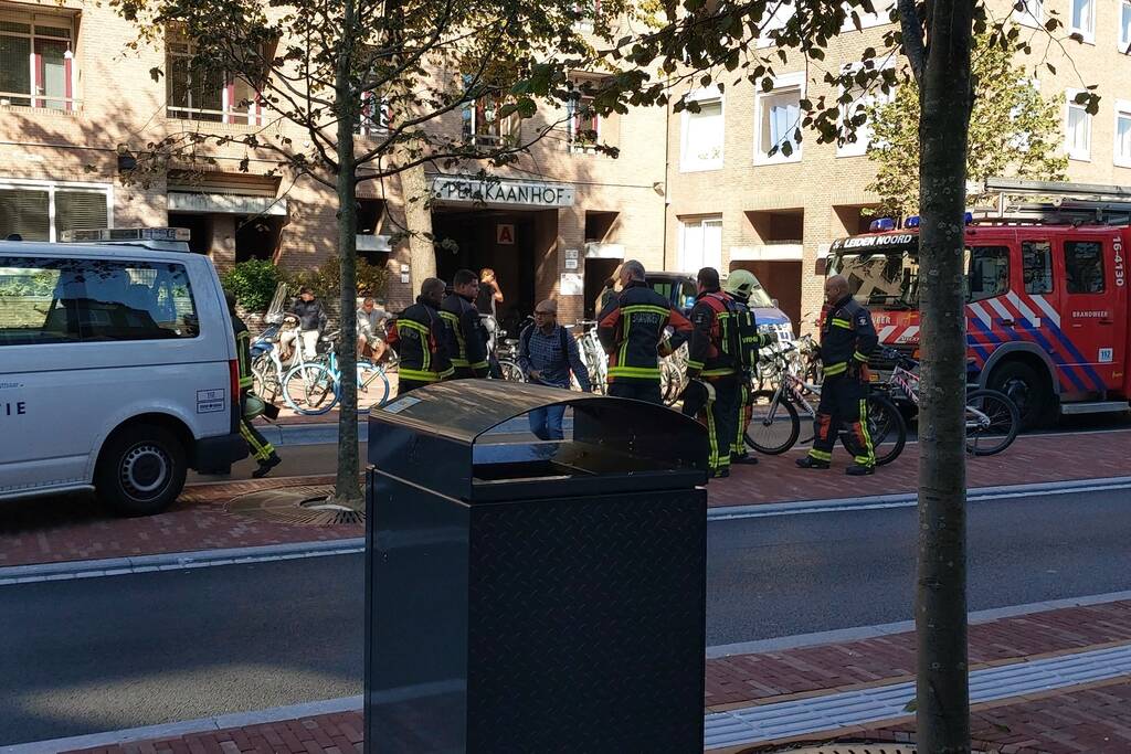 Brandweer ventileert woning na brand