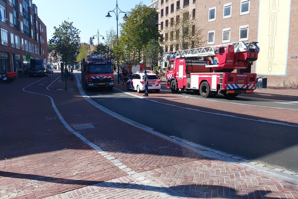 Brandweer ventileert woning na brand