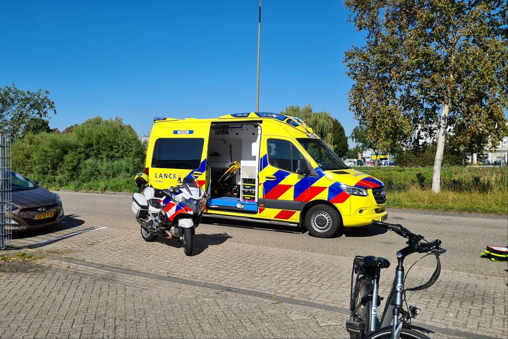 Man loopt hoofdwond op bij val van fiets